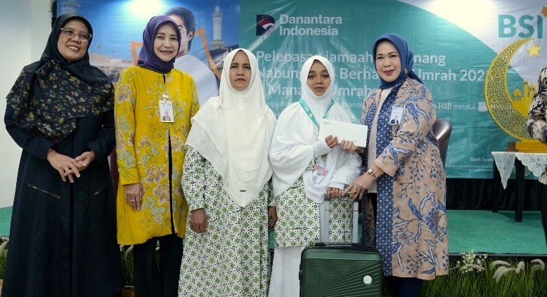 BSI Berangkatkan 50 Nasabah Tabungan Haji, Perkuat Ekosistem Haji dan Umrah Nasional 3 bsi berangkatkan 5o haj