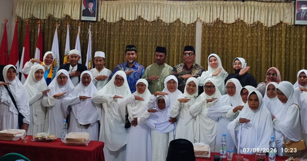 IPHI NTT Hadiri Pelepasan Jamaah Umrah Ameera Mekkah, Hasan Manuk Ingatkan Pentingnya Menjaga Nama Baik NTT 1 1. Ameera