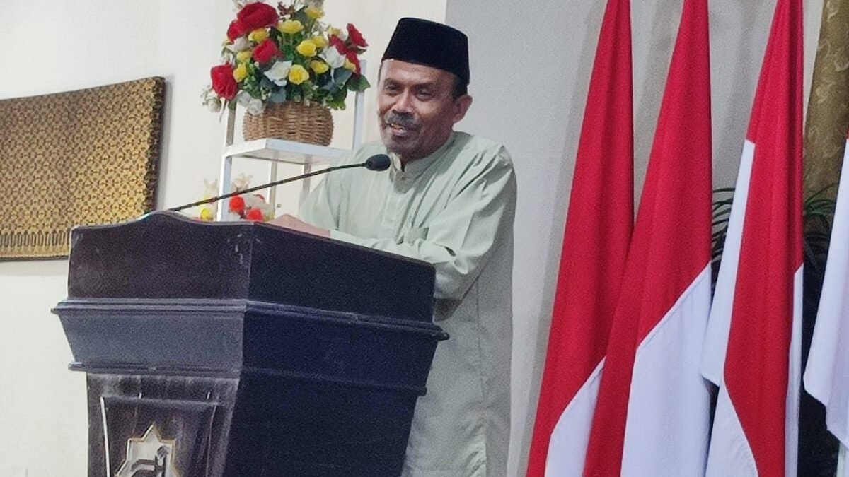 IPHI NTT Hadiri Pelepasan Jamaah Umrah Ameera Mekkah, Hasan Manuk Ingatkan Pentingnya Menjaga Nama Baik NTT 2 Kepala Kantor Wilayah Kementerian Haji dan Umrah Provinsi NTT H. Hasan Manuk, S.Pd, M.Pd (Doc. iphintt.or.id)