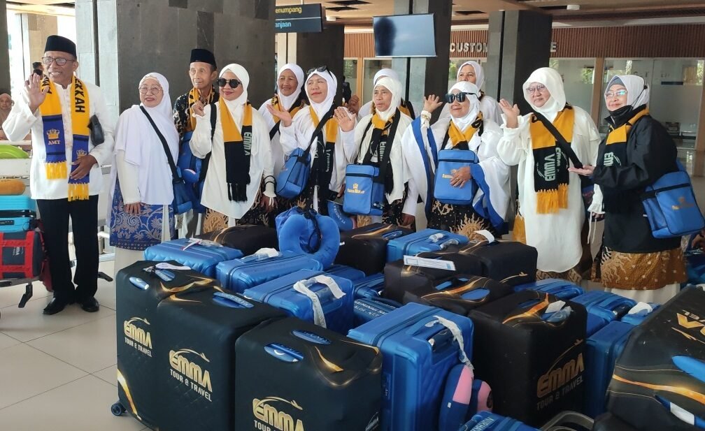 Haru di Bandara El Tari, Ketua IPHI NTT H. Jamaluddin Ahmad Dampingi Jamaah Umrah Ameera Mekkah hingga Pintu Keberangkatan 8 2. Ameera 4