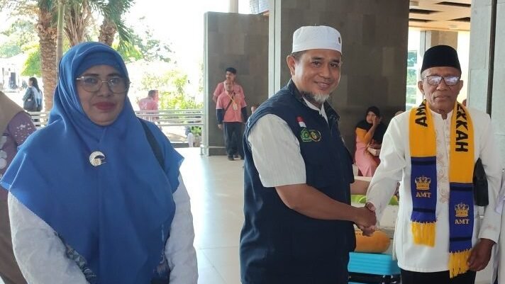 Mengantar Tamu Allah ke Tanah Suci, Ketua IPHI NTT Drs. H. Jamaluddin Ahmad, M.M. Iringi Keberangkatan Jamaah Umrah Ameera Mekkah sebagai Wujud Komitmen IPHI NTT Melayani Umat 2 3. Ameera 3 edited